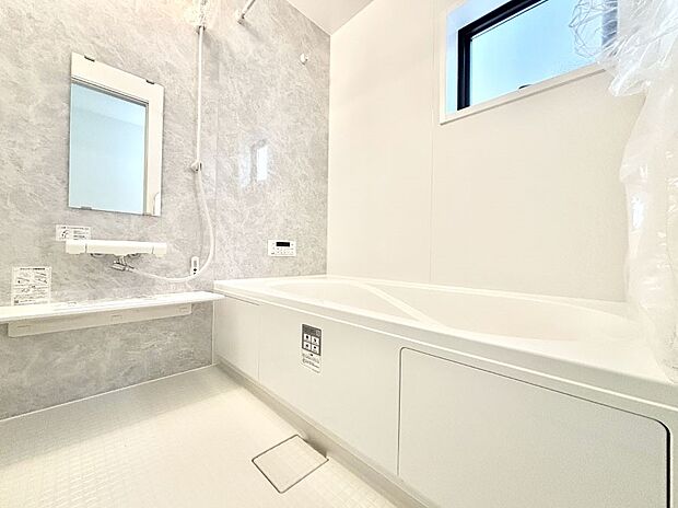 落ち着いた雰囲気でゆっくりお寛ぎいただけるバスルーム