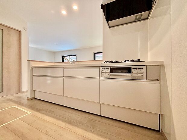 料理をしながらでもご家族との会話を楽しめる対面キッチン