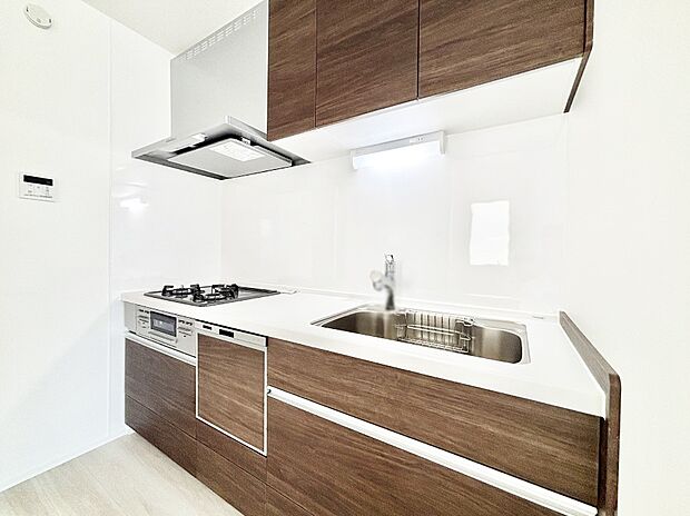 ゆとりあるキッチンスペースでお料理や食後の後片付けもスムーズに！