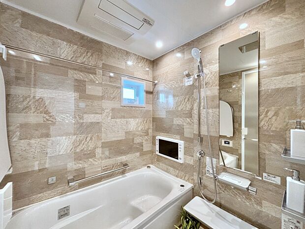 落ち着いた雰囲気でゆっくりお寛ぎいただけるバスルーム