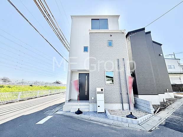 洗練された外観、上質な住空間が広がる室内は永く安心して過ごせる住居です。