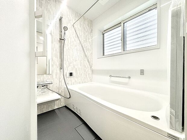 【浴室】落ち着いた雰囲気でゆっくりお寛ぎいただけるバスルーム