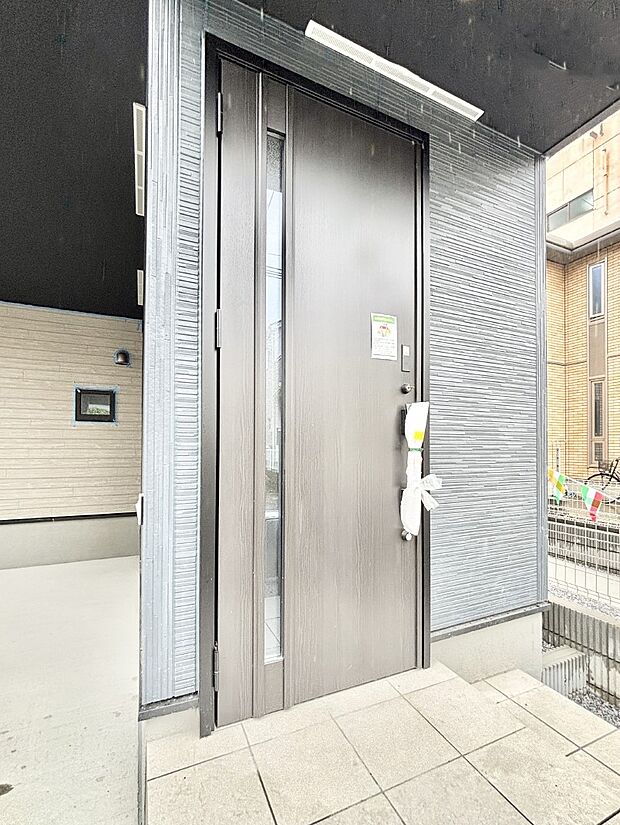 【玄関】大切な家族、来客を出迎える玄関。