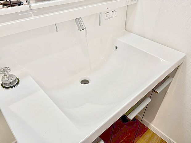 【ハンドシャワー水栓】ハンドシャワー付き!使いやすい洗面台。