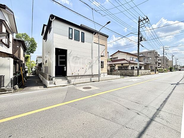 【現地外観写真】たっぷりの陽光と心地よい風が舞い込む住まい