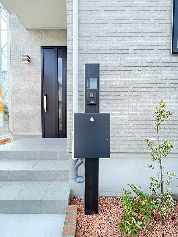 【その他現地】表札・インターホン・ポストをひとつに集約