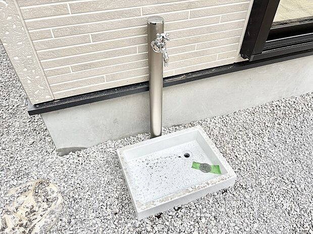 【その他現地】ガーデニングやお掃除に便利な外水栓