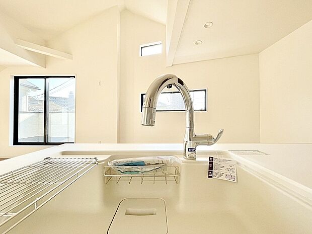 【その他設備(蛇口一体型浄水器)】浄水器一体型のキッチンで洗い物用・料理用と切り替え簡単!