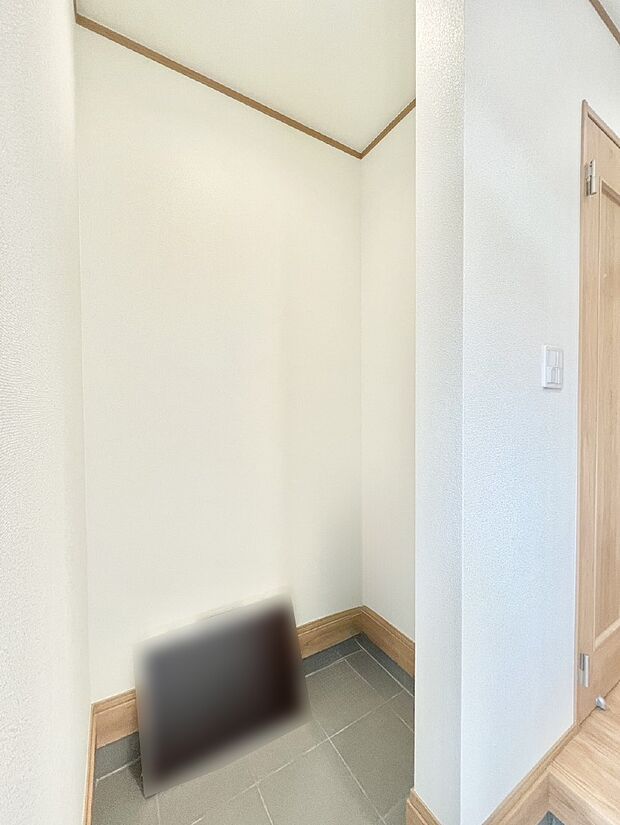 【収納】収納力あるシューズクロークの活用で玄関廻りはいつでもスッキリ