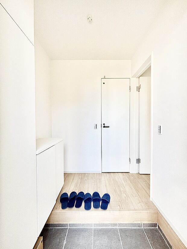 【玄関】散らかりがちな玄関もスッキリの玄関収納付