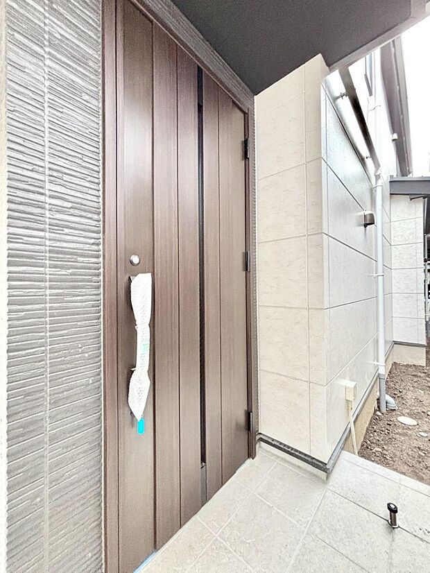 【玄関】シンプルで落ち着いた雰囲気の玄関周り