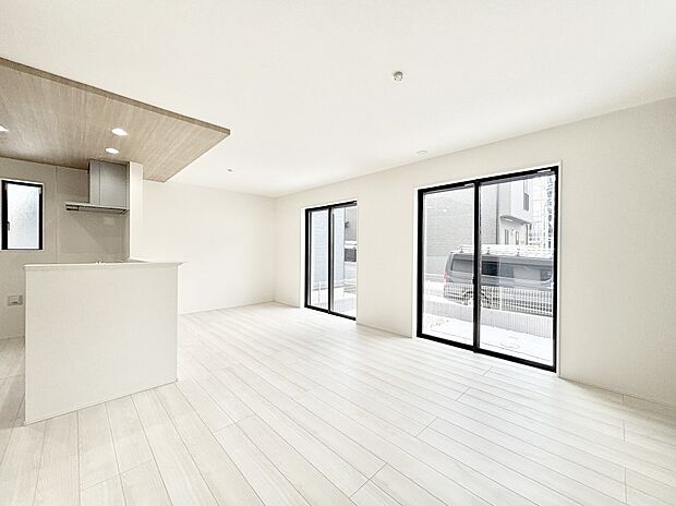 【ダイニング】家族の笑顔が自然と生まれてくる、そんな雰囲気のダイニングに仕上がっています。