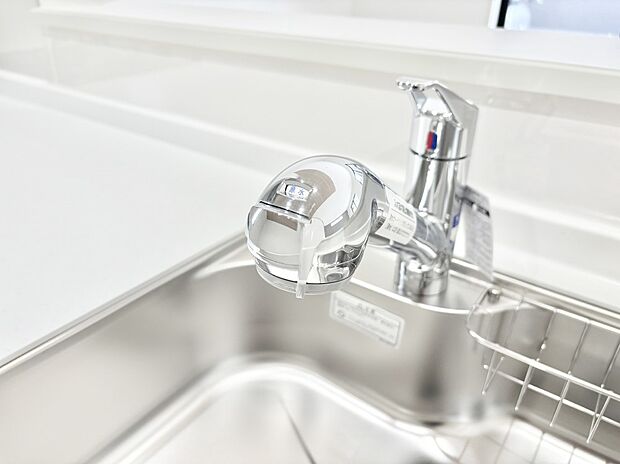 【浄水器】いつでも清潔なおいしいお水を。一つの水栓で水道水と浄水を使い分け。