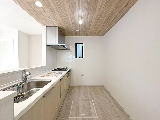 【キッチン】ゆとりあるキッチンではご家族と楽しくお料理ができます。