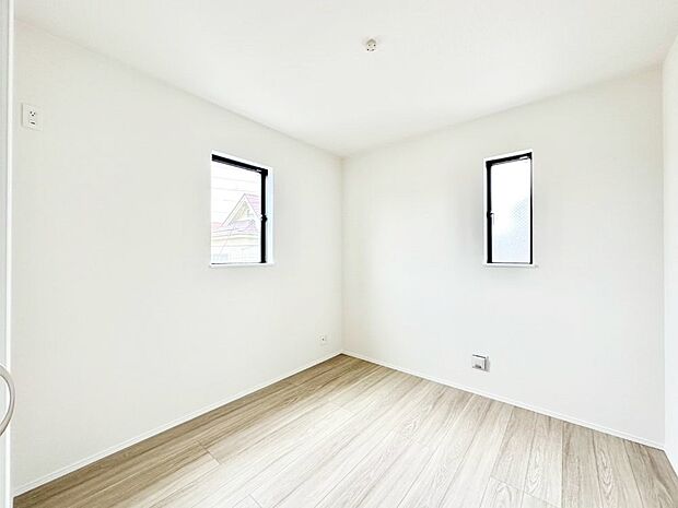 【子供部屋】窓からのやさしい光が心地よいプライベートルーム