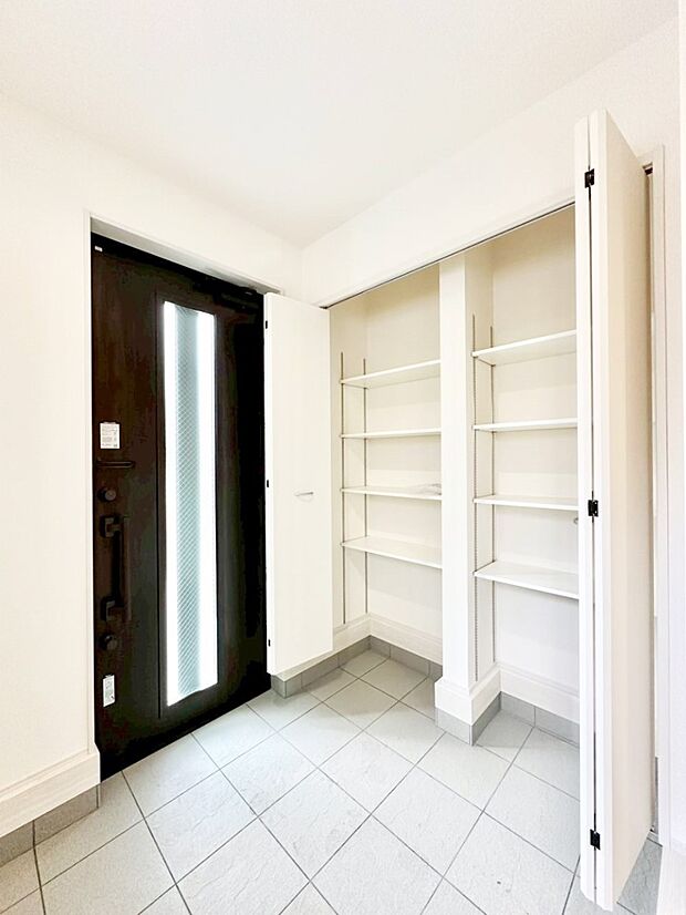 【収納】収納力ある下駄箱の活用で玄関廻りはいつでもスッキリ