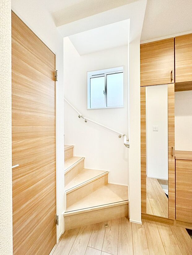 【収納】キッチン横の収納はパントリーとしても利用できます