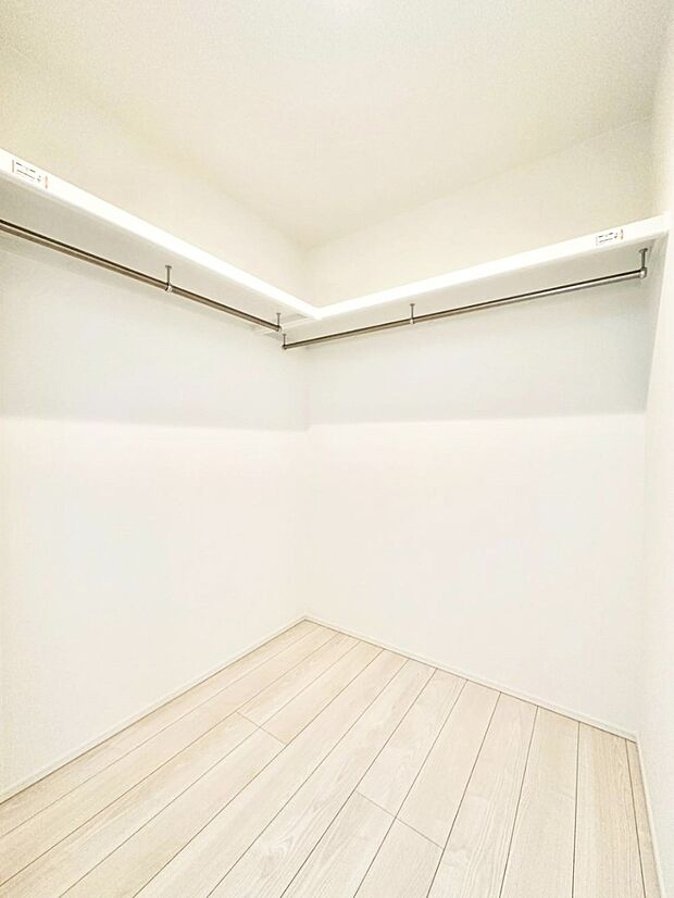 【ウォークインクローゼット】ウォークインクローゼットの活用で生活空間スッキリ