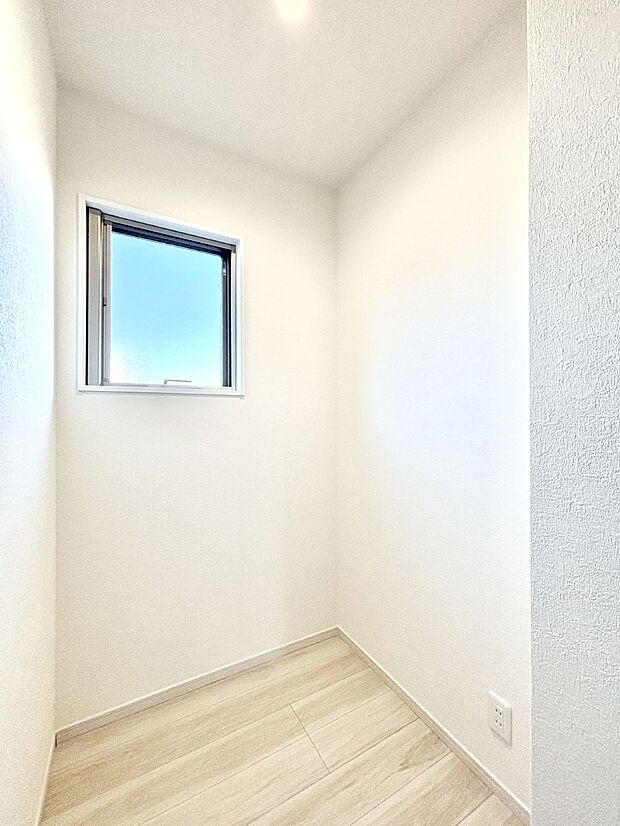 【ファミリークローゼット】家族みんなの共有物を収納するのに便利なファミリークローゼット  