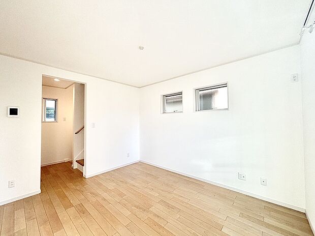 【リビングダイニング】落ち着いた雰囲気のＬＤＫは家族みんなの快適空間  