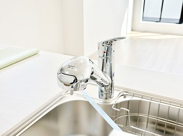【その他設備(浄水器)】いつでも清潔なおいしいお水を。一つの水栓で水道水と浄水を使い分け。