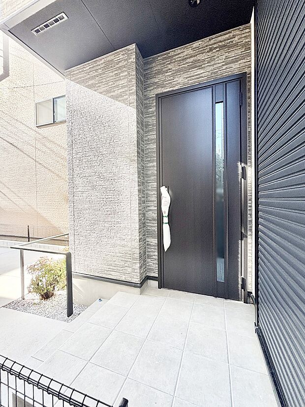 【玄関】大切な家族、来客を出迎える玄関。