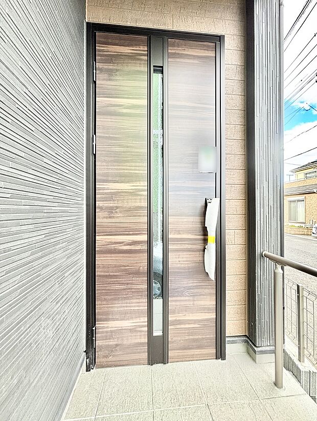 【玄関】大切な家族、来客を出迎える玄関。