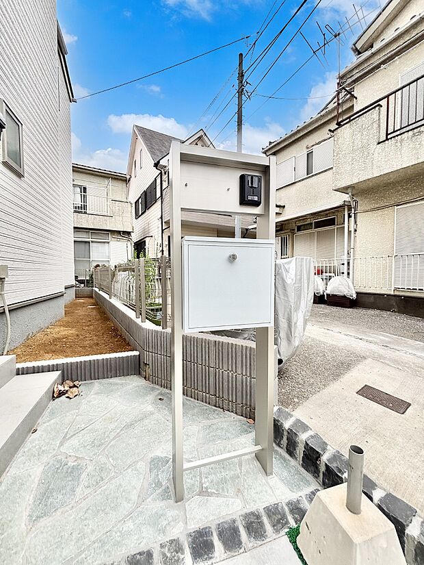 【その他現地】シンプルなデザインのポスト