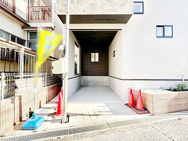 【駐車場】雨風から大切な愛車を守るビルトインガレージ