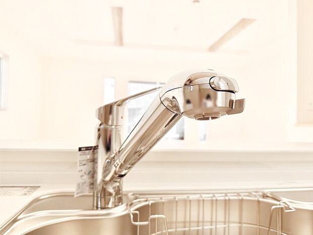 【その他設備(浄水器)】いつでも清潔なおいしいお水を。一つの水栓で水道水と浄水を使い分け。