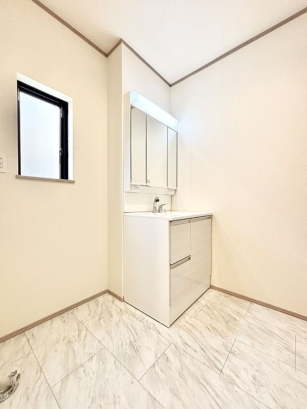 【洗面台・洗面所】明るい洗面所は毎朝の身支度も楽しくできちゃいそうです。