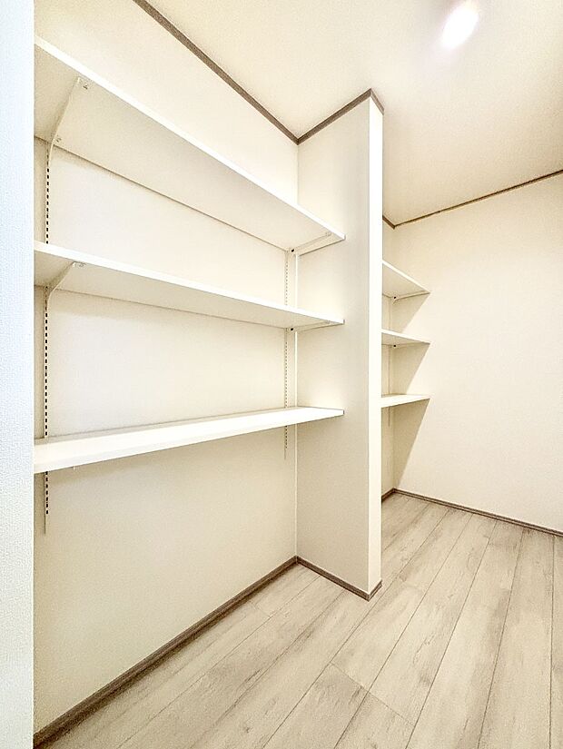 【パントリー】キッチンにはパントリー！食材のストックはもちろん、日用品の収納など使い方はいろいろ！