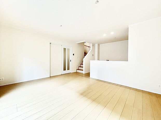 【ダイニング】ご家族が自然と集まり、賑やかな笑い声で包まれる憩いの空間になりそうですね