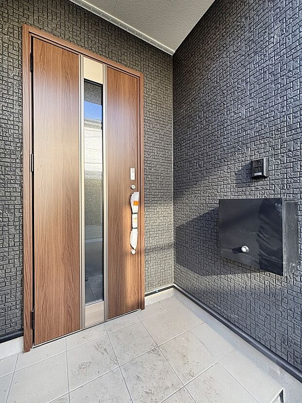 【玄関】大切な家族、来客を出迎える玄関。