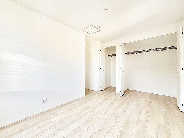 【洋室】収納が充実しているので、居住スペースを広く使えます。