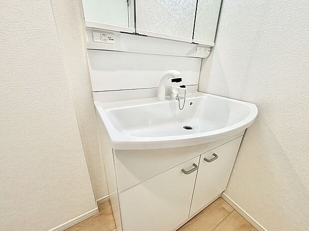 【ハンドシャワー水栓】ハンドシャワー付き！使いやすい洗面台。