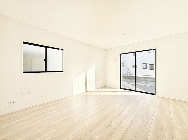 【ダイニング】家族の笑顔が自然と生まれてくる、そんな雰囲気のダイニングに仕上がっています 