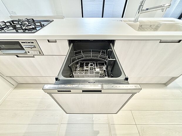 【その他設備(食洗機)】面倒なお片づけは食洗機にお任せ！家事の負担が減って、時間にも気持ちにもゆとりができます。