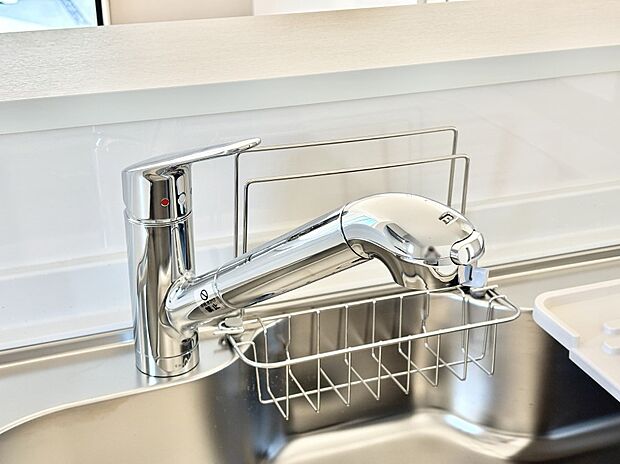 【その他設備(浄水器)】いつでも清潔なおいしいお水を。一つの水栓で水道水と浄水を使い分け。