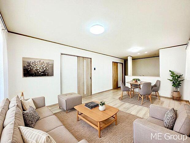 【リビング】落ち着いた雰囲気のＬＤＫは家族みんなの快適空間※家具はCGです  