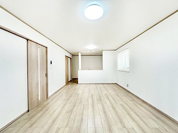 【リビングダイニング】家族団らんの時間も増えそうなくつろぎのリビングダイニング。   