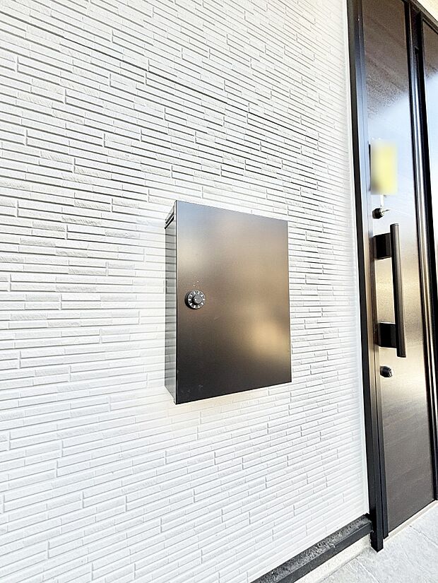 【その他現地】シンプルなデザインのポスト