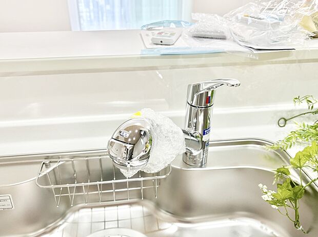 【その他設備(蛇口一体型浄水器)】いつでも清潔なおいしいお水を。一つの水栓で水道水と浄水を使い分け。