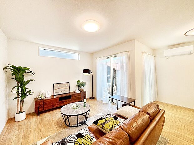 【ダイニング】家族の笑顔が自然と生まれてくる、そんな雰囲気のダイニングに仕上がっています。