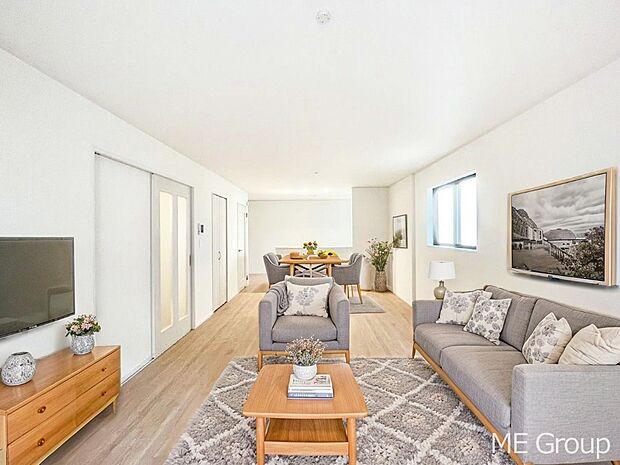 【リビング】家族の和やかな会話が聞こえてきそう。開放感のあるリビングです。※家具はCGです  