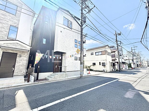 【前面道路含む現地写真】堂々完成！！ ここから始まる新生活を応援いたします！ 