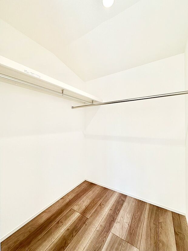 【ウォークインクローゼット】ウォークインクローゼットの活用で生活空間スッキリ