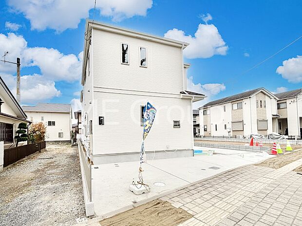 【現地外観写真】洗練された外観、上質な住空間が広がる室内は永く安心して過ごせる住居です。 