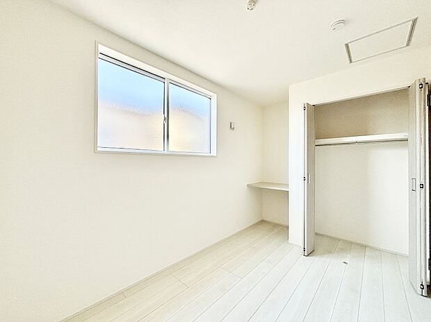 【寝室】収納が充実しているので居住スペースを広々使えます