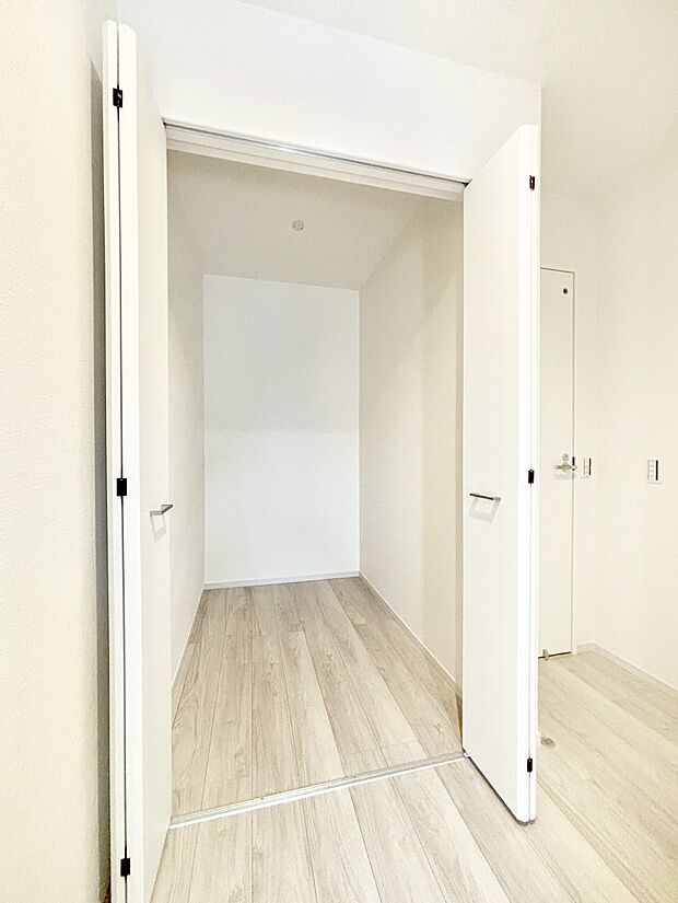 【玄関収納】物が集まりそうな玄関周りもスッキリ片付きます。  